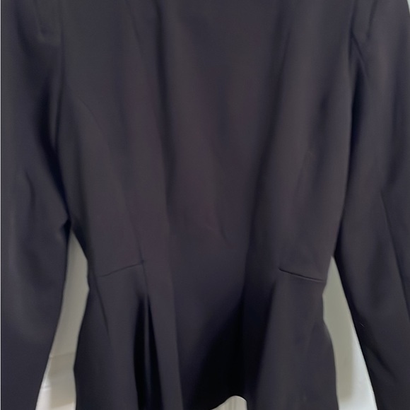 Like new H&M women’s size 4 fit and flare lined blazer - Picture 2 of 3